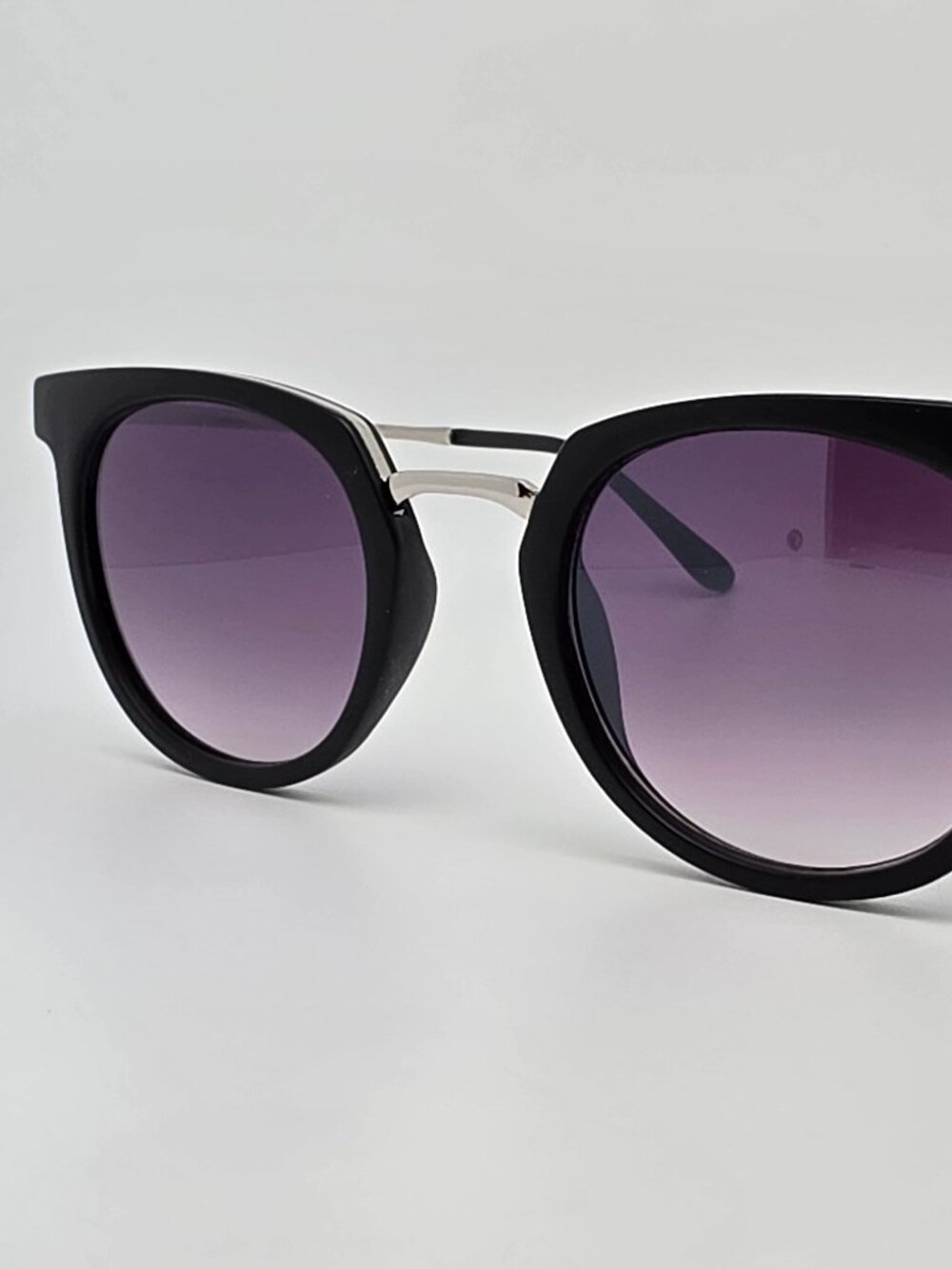 Tahari TH713 Matte Black Silver Frame Silver Mirror Brown Gradient Sunglasses